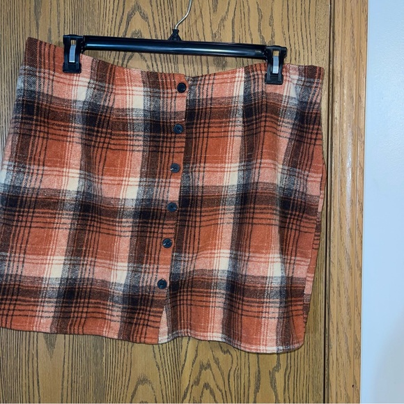 Skirt Set - Picture 2 of 5